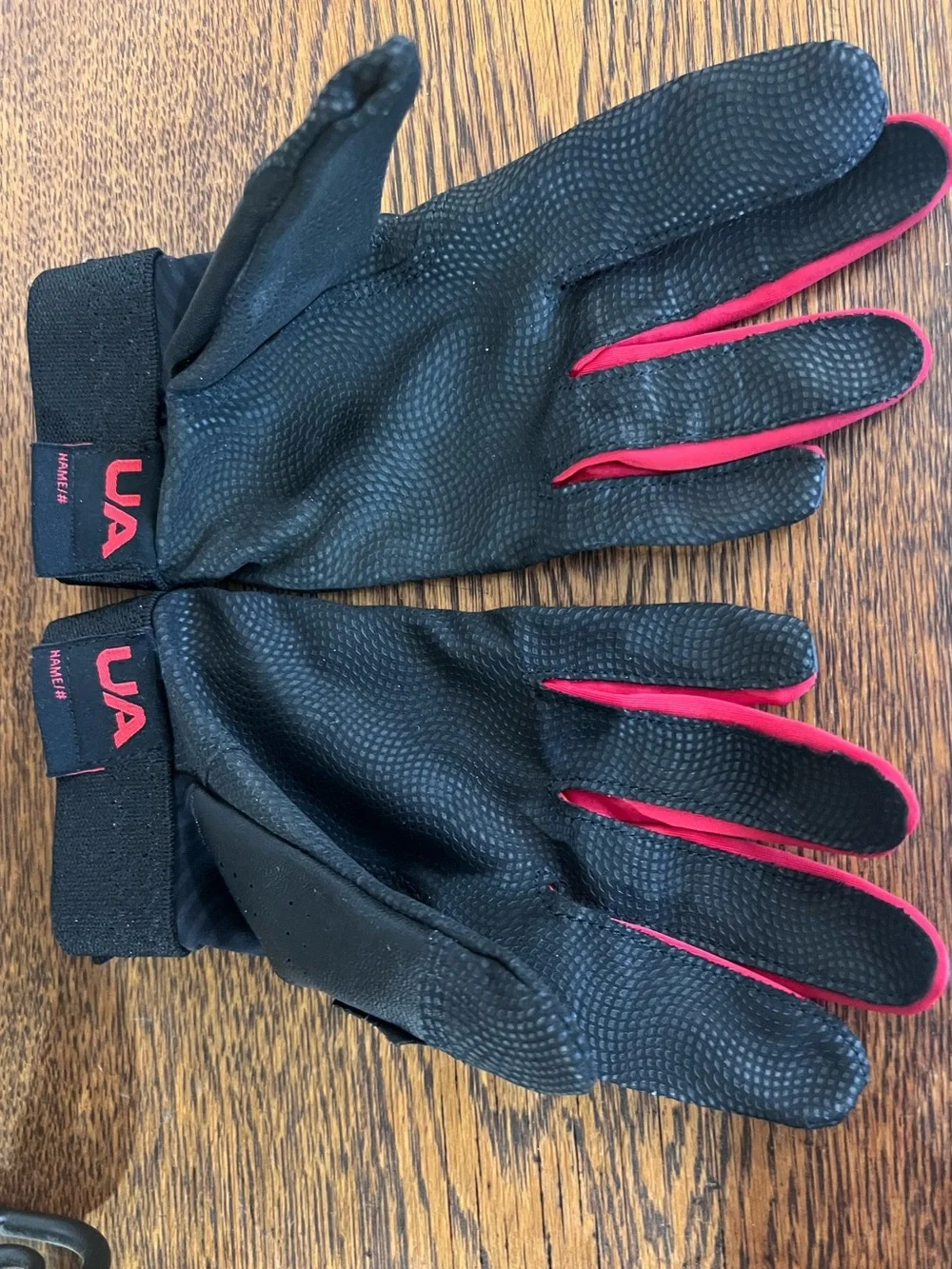 Under Armour Black and Red Performance Gloves cleanup youth size small